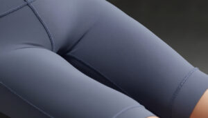 découvrez l'astuce surprenante qui vous permettra de dire adieu au camel toe tout en profitant du confort et du style de vos leggings préférés. ne laissez plus le style vous gêner, apprenez nos conseils avisés !